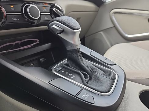 Certified 2025 Kia Soul LX w/ LX Technology Package FWD image 19