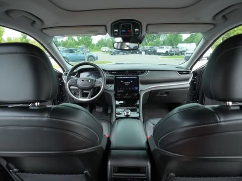 Used 2022 Jeep Grand Cherokee Limited AWD/4WD image 26