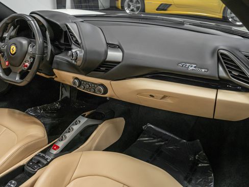 Used 2018 Ferrari 488 Spider image 13