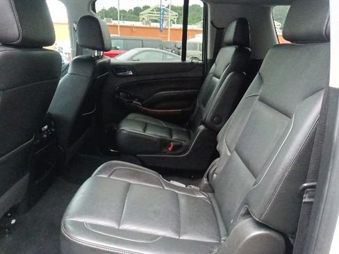 Used 2020 Chevrolet Suburban Premier RWD image 31