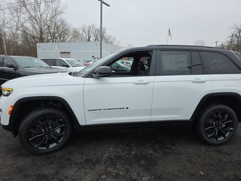 New 2025 Jeep Grand Cherokee Limited image 18