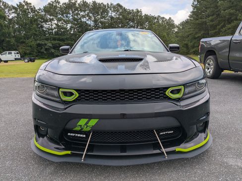 Used 2017 Dodge Charger R/T RWD image 3