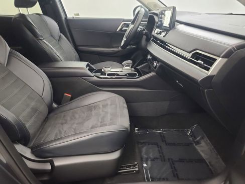 Used 2025 Mitsubishi Outlander SE image 15