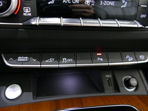 Used 2024 Audi Q5 e Premium Plus image 23