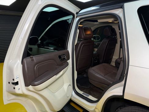 Used 2012 Cadillac Escalade Platinum image 19