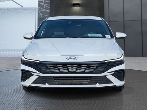 Used 2024 Hyundai Elantra SEL image 9