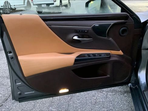 Used 2019 Lexus ES 300h image 21