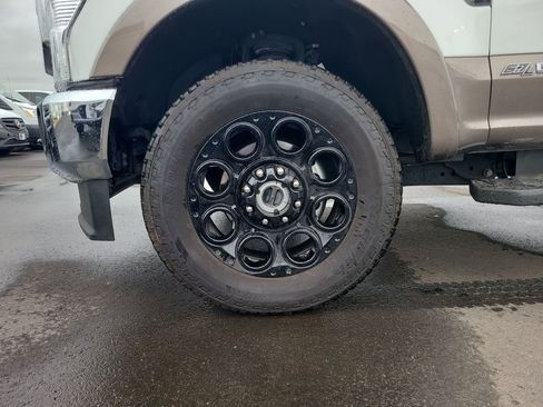 Used 2022 Ford F250 Lariat w/ Lariat Ultimate Package AWD/4WD image 18