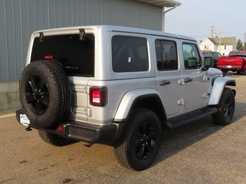 Used 2023 Jeep Wrangler Unlimited Sahara AWD/4WD image 3