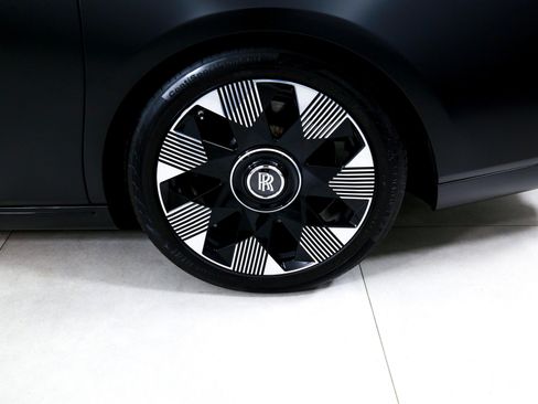 Used 2024 Rolls-Royce Phantom Extended Wheelbase w/ The Phantom Package image 44