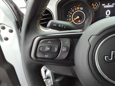 Used 2024 Jeep Gladiator Sport image 18