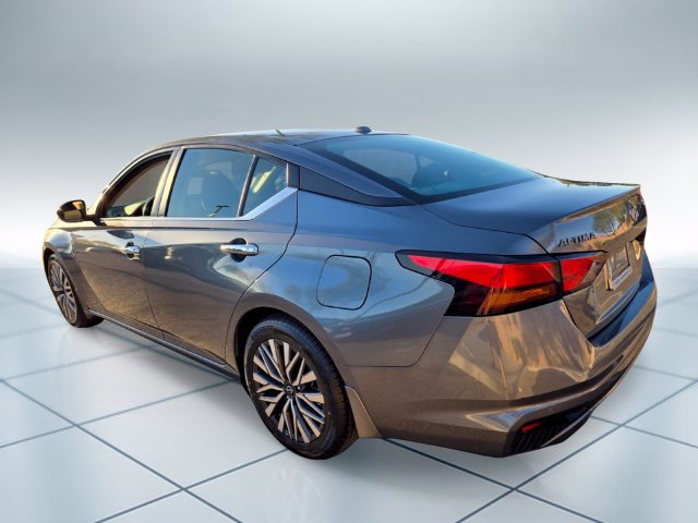 Used 2024 Nissan Altima 2.5 SV w/ SV Premium Package FWD image 7