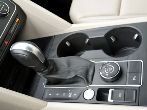 Used 2020 Volkswagen Atlas SE w/ Panoramic Sunroof Package image 30