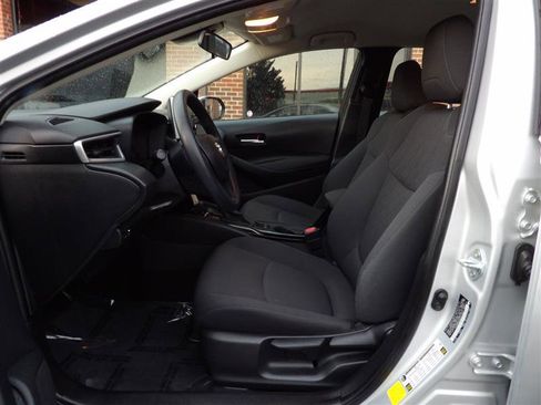 Used 2021 Toyota Corolla LE image 14