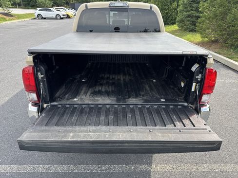 Used 2019 Toyota Tacoma TRD Off-Road AWD/4WD image 28