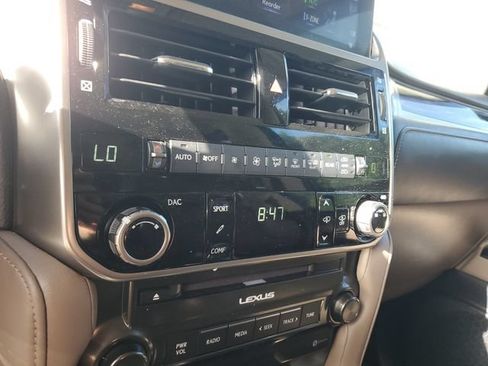 Used 2022 Lexus GX 460 Luxury w/ Accessory Package AWD/4WD image 22