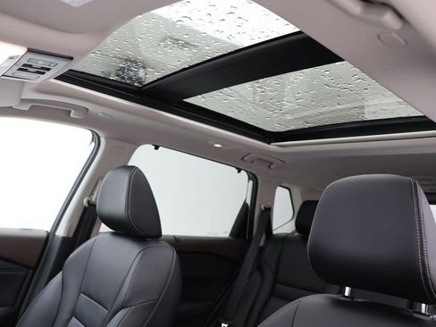 Used 2023 Nissan Rogue SL w/ SL Premium Package image 18