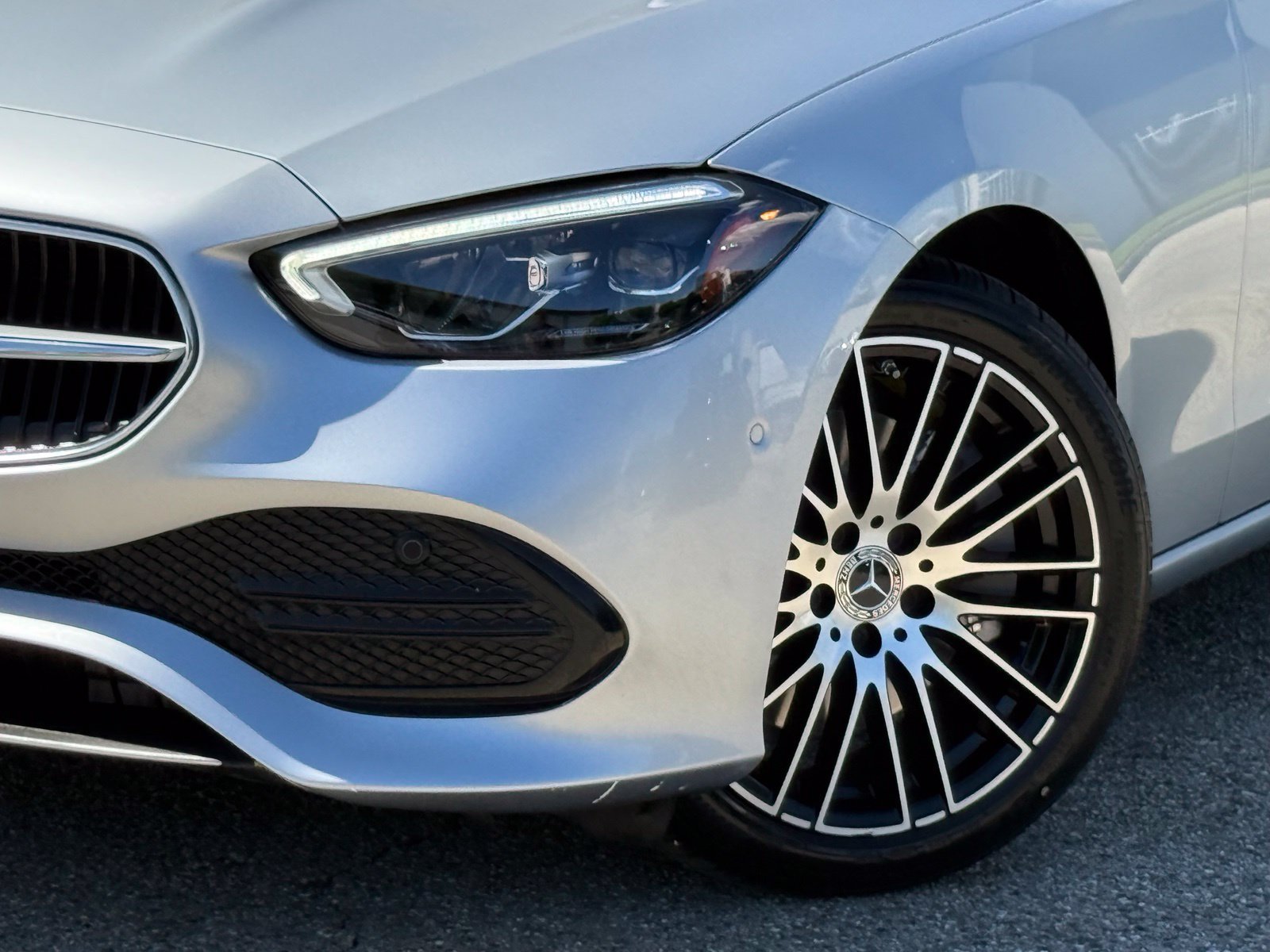 Used 2024 Mercedes-Benz C 300 Sedan image 3