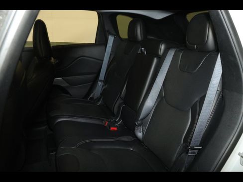 Used 2021 Jeep Cherokee Limited w/ Elite Package AWD/4WD image 24