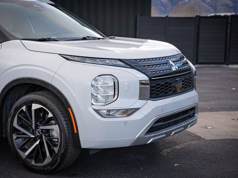 Used 2023 Mitsubishi Outlander SEL image 4