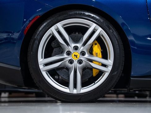 Used 2020 Ferrari Portofino RWD image 15