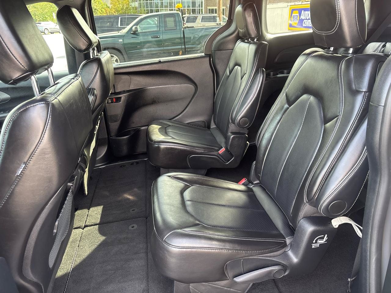 Used 2025 Chrysler Pacifica Select FWD image 27