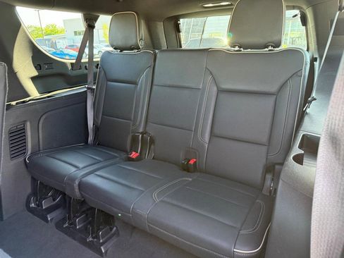 Used 2024 GMC Yukon XL SLT AWD/4WD image 11