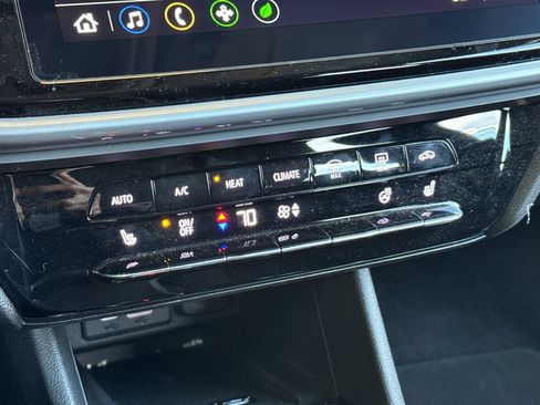 Used 2023 Chevrolet Bolt EUV LT w/ Comfort Package image 28