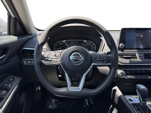 Used 2022 Nissan Altima 2.5 SV FWD image 12