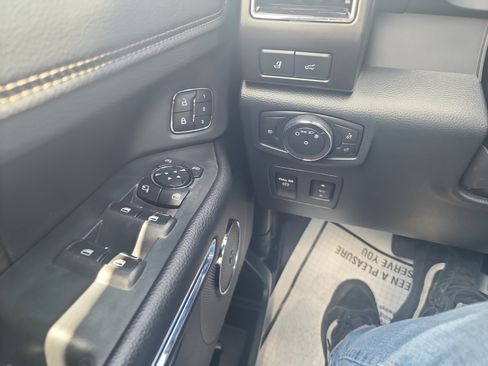 Used 2021 Ford Expedition Limited RWD image 30