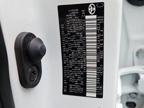 Used 2024 Toyota Corolla LE FWD image 35