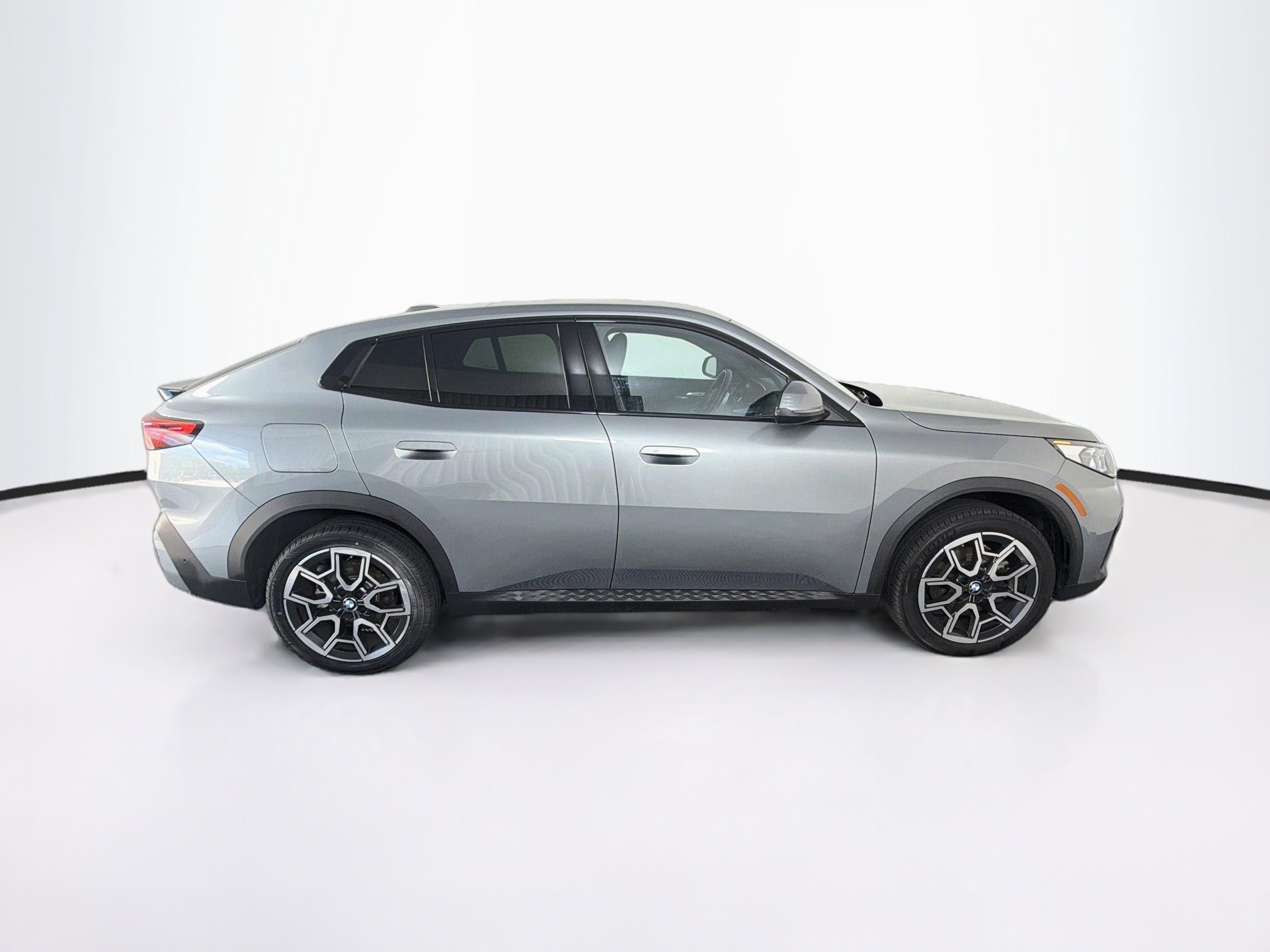 Used 2026 BMW X2 xDrive28i AWD/4WD image 10