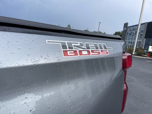 Used 2020 Chevrolet Silverado 1500 Custom Trail Boss w/ Custom Convenience Package AWD/4WD image 9