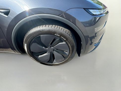 Used 2026 Tesla Model Y 2WD image 5