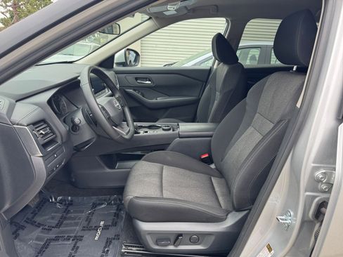 Used 2025 Nissan Rogue SV image 29