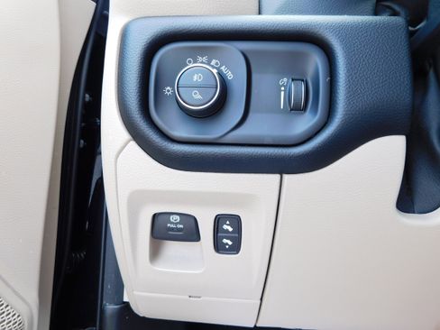 Used 2021 RAM 1500 Big Horn image 23