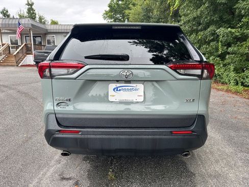 Used 2022 Toyota RAV4 XLE Premium image 4