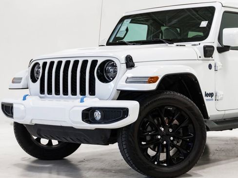 Used 2021 Jeep Wrangler Unlimited Sahara image 2