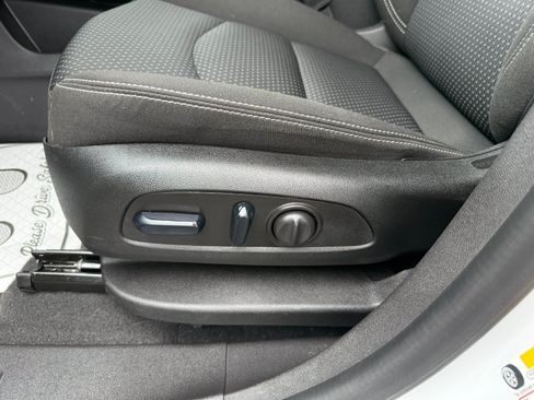 Used 2024 GMC Terrain SLE w/ Driver Convenience Package AWD/4WD image 23