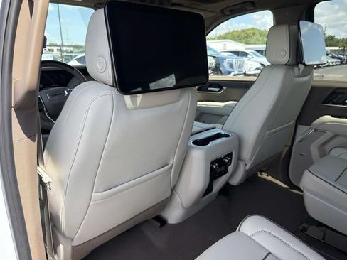 New 2026 GMC Yukon XL Denali w/ Denali Reserve Package AWD/4WD image 13