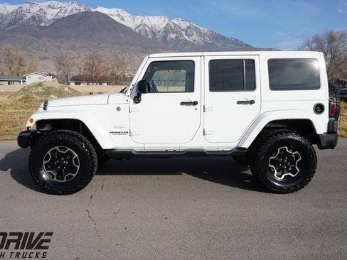 Used 2015 Jeep Wrangler Unlimited Sahara w/ Connectivity Group image 6