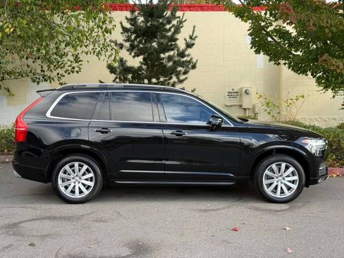 Used 2017 Volvo XC90 T6 Momentum w/ Vision Package image 39