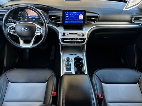 Used 2022 Ford Explorer XLT w/ Equipment Group 202A image 12