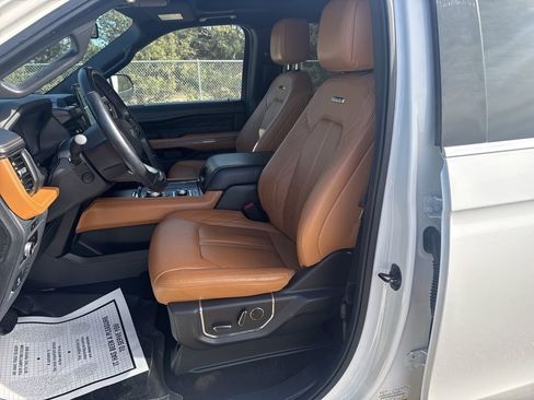 Used 2023 Ford Expedition Platinum image 13