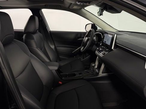 Used 2025 Toyota Corolla Cross XLE w/ Convenience Package image 15