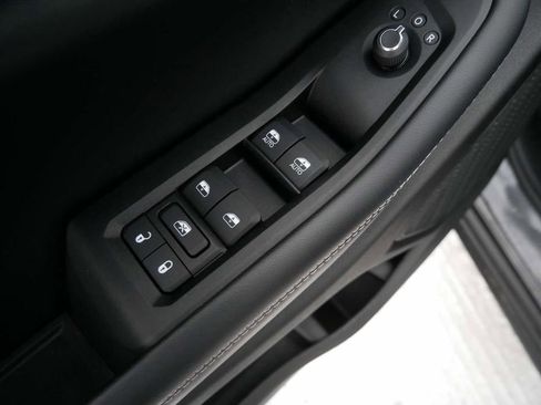 Used 2024 Jeep Grand Cherokee Limited w/ Luxury Tech Group II image 13