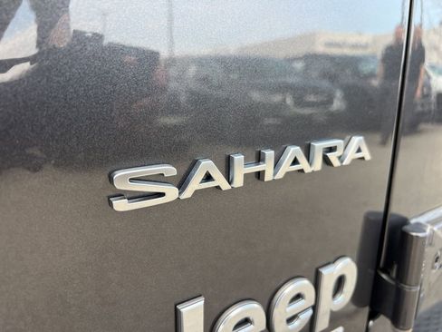 Used 2020 Jeep Wrangler Unlimited Sahara AWD/4WD image 31