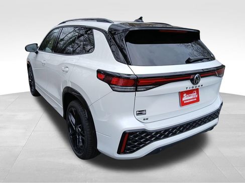 New 2026 Volkswagen Tiguan SE R-Line image 3
