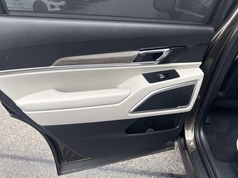 Used 2022 Kia Telluride EX image 16