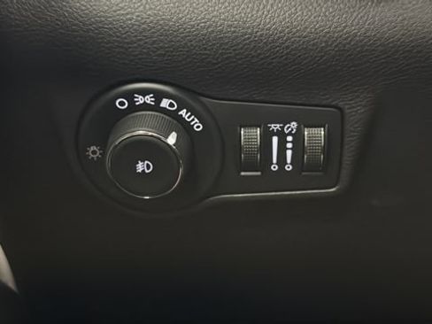 Used 2025 Jeep Compass Limited AWD/4WD image 27